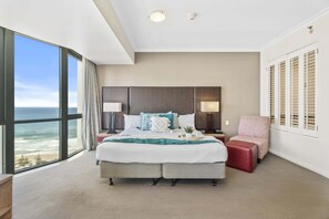1 bedroom, iron/ironing board, WiFi, bed sheets - Bright Apartment Near Surfers Paradise Beach (Surfers Paradise)