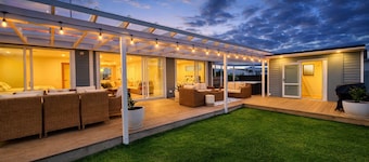 Lake Maraetai Escape with hot tub and outdoor living