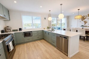 Private kitchen - Lake Maraetai Escape with hot tub and outdoor living (Mangakino)