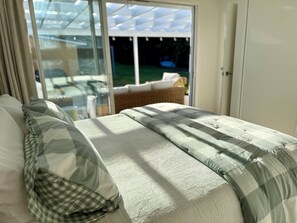 Room - Lake Maraetai Escape with hot tub and outdoor living (Mangakino)