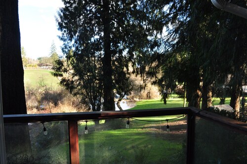 Riverside Forest Cabin Retreat – Peaceful Escape Near FIFA World Cup Action