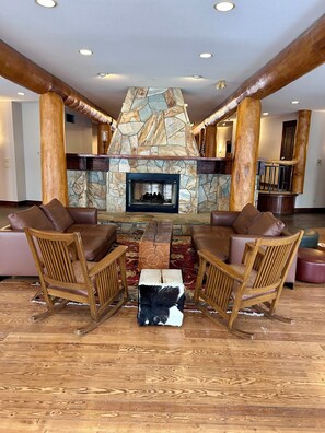 Interior - Spectacular Mountain Condo! (Fernie)