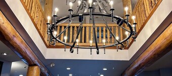 Spectacular Ski-in/Ski-out Mountain Condo!