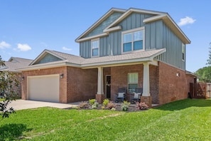 Exterior - Private Pool Oasis • Minutes to Navarre Beach (Navarre)