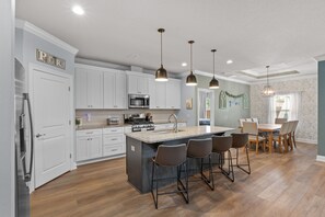 Private kitchen - Private Pool Oasis • Minutes to Navarre Beach (Navarre)