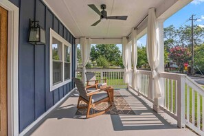 Terrace/patio - 3 Bdr Home Close to Downtown Atlanta | 15 mins to FIFA World Cup Matches (East Point)
