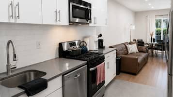 Coffee/tea maker, fridge, microwave, oven
