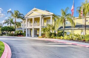 Exterior - 3-bedroom 2BA condo near Disney! In a private resort! With beach! Pools!Hot tub! (Davenport)