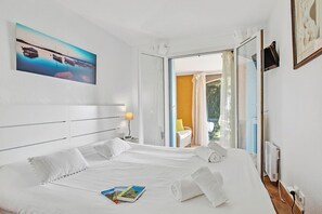 1 bedroom, free WiFi, bed sheets - Petit Village - Garden and Sea View, Roquebrune-Sur-Argens, France (Roquebrune-Sur-Argens)