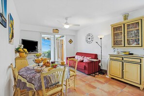 TV - Petit Village - Garden and Sea View, Roquebrune-Sur-Argens, France (Roquebrune-Sur-Argens)
