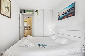 1 bedroom, free WiFi, bed sheets - Petit Village - Garden and Sea View, Roquebrune-Sur-Argens, France (Roquebrune-Sur-Argens)