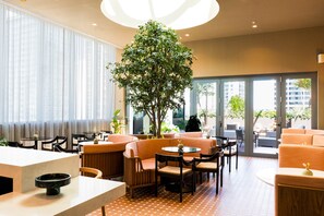 Dining - NEW! Modern Apartment in Downtown | CP Collection (Miami)