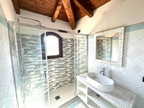 Bathroom - Vrbo Property (Stintino)