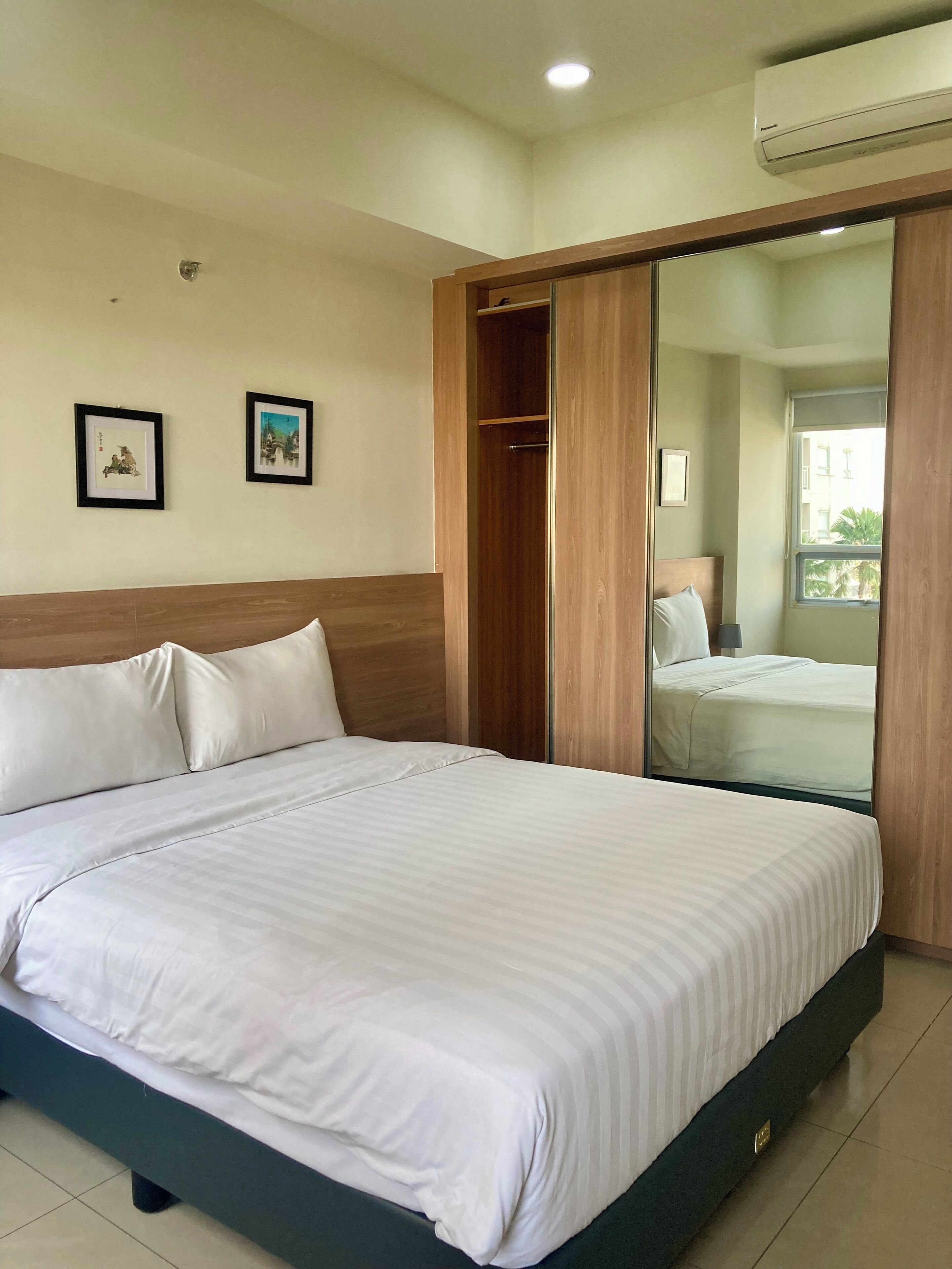 Căn hộ Junior, 1 phòng ngủ, quang cảnh thành phố | Bàn, bàn ủi/dụng cụ ủi quần áo, truy cập Internet không dây miễn phí 