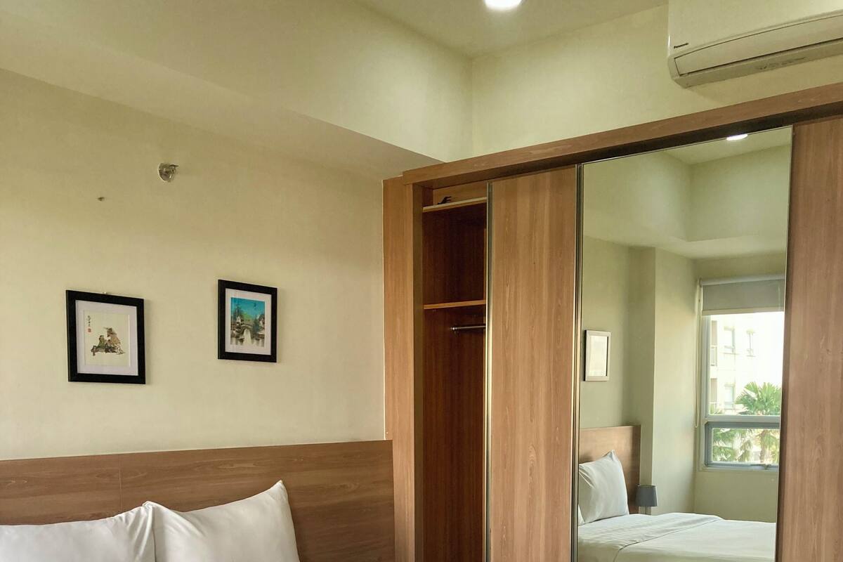 Apartament júnior, 1 dormitori, vistes a la ciutat | Escriptori, planxa i posts de planxar i wifi gratuïta