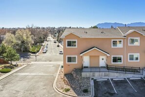Exterior - 4BR/4BA w/ Patio - Sleeps 8 - Minutes to Garden of the Gods (Colorado Springs)