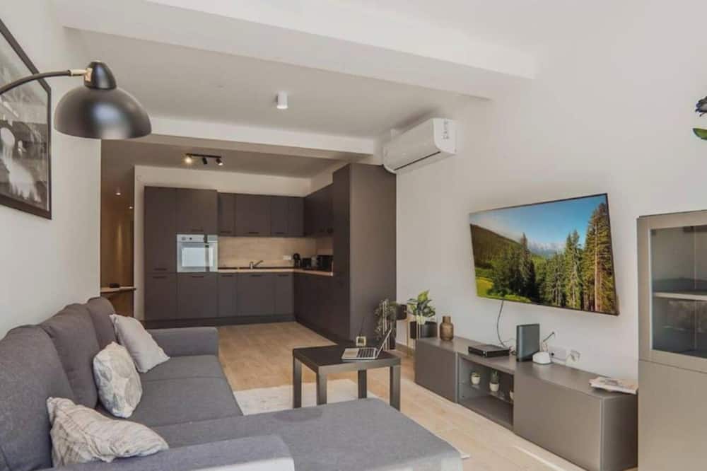 Ground Floor Maisonette With Communal Pool in Qala