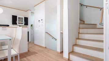 Comfort House, 5 Bedrooms, Non Smoking, Balcony | Interior