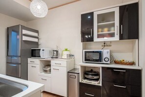 Comfort House, 5 Bedrooms, Non Smoking, Balcony | Private kitchen - 4min to Station 3LDK Takadanobaba (Shinjuku-ku)