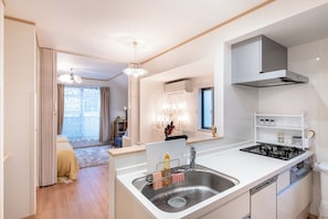 Comfort House, 5 Bedrooms, Non Smoking, Balcony | Private kitchen - 4min to Station 3LDK Takadanobaba (Shinjuku-ku)