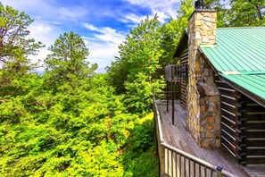 Property grounds - Sundance Retreat - Pet Friendly Mountaintop Cabin (Sevierville)