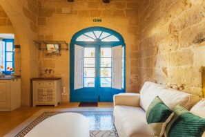 5 bedrooms - Authentic Xag ra Farmhouse With Private Pool (Xaghra)