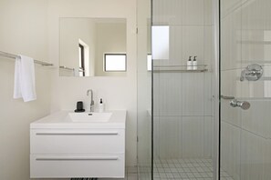 House - Light and Spacious Sea View One Bedroom (Cape Town)