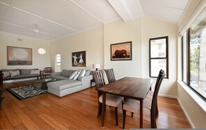 House - Light and Spacious Sea View One Bedroom (Cape Town)