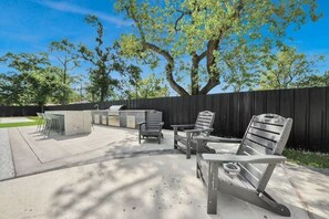 Outdoor dining - Jungle Dream Oasis- Pool/Pickle Ball/ Game (Houston)