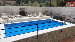 Villa, 4 habitaciones, balcón | Piscina | Una piscina al aire libre