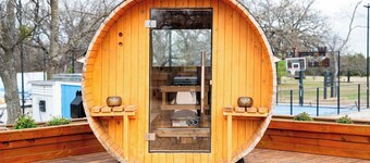 Sleeps 30, Private Ranch, 15 acre, Pool, Pond, sauna, pikleball court near DFW