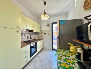 Private kitchen - "Mirto         House" (Cardedu)