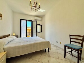 Room - "Mirto         House" (Cardedu)