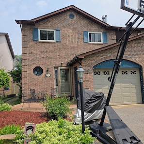 Exterior - Private Entrance, Lower suite, 1 bedroom, exclusively yours, nice neighborhood (Pickering)