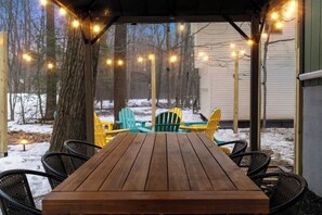 Outdoor dining - Hot Tub, Jungle Gym, Fire Pit - Private Cabin Gem! (Tobyhanna)