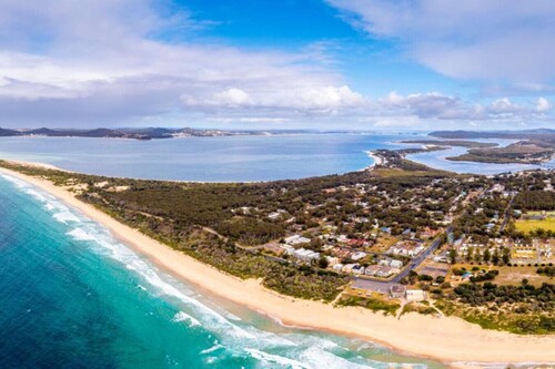 Hawks Nest Hideaway | Spa, BBQ, Bikes & Pool Table