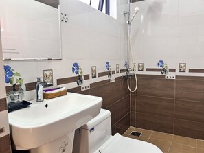 Eenvoudige villa | Badkamer