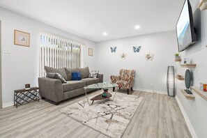 Living area - Charming Dallas 2BR Retreat (Dallas)