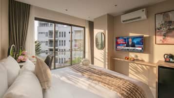 Suite Double or Twin with Balcony | Desk, laptop workspace, free WiFi