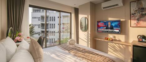 Suite Double or Twin with Balcony | Desk, laptop workspace, free WiFi