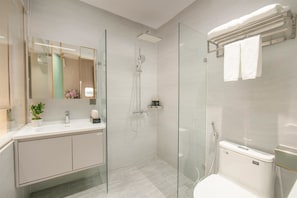 Deluxe Double Room (Window) | Bathroom