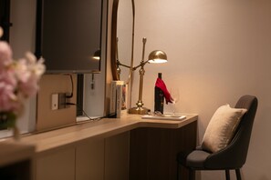 Deluxe Double Room (Window) | Interior - Amira Hotel Ngoc Han Bac Ninh (Bac Ninh)