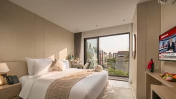 Suite Double or Twin with Balcony | Desk, laptop workspace, free WiFi