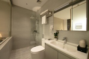 Suite Double or Twin with Balcony | Bathroom - Amira Hotel Ngoc Han Bac Ninh (Bac Ninh)