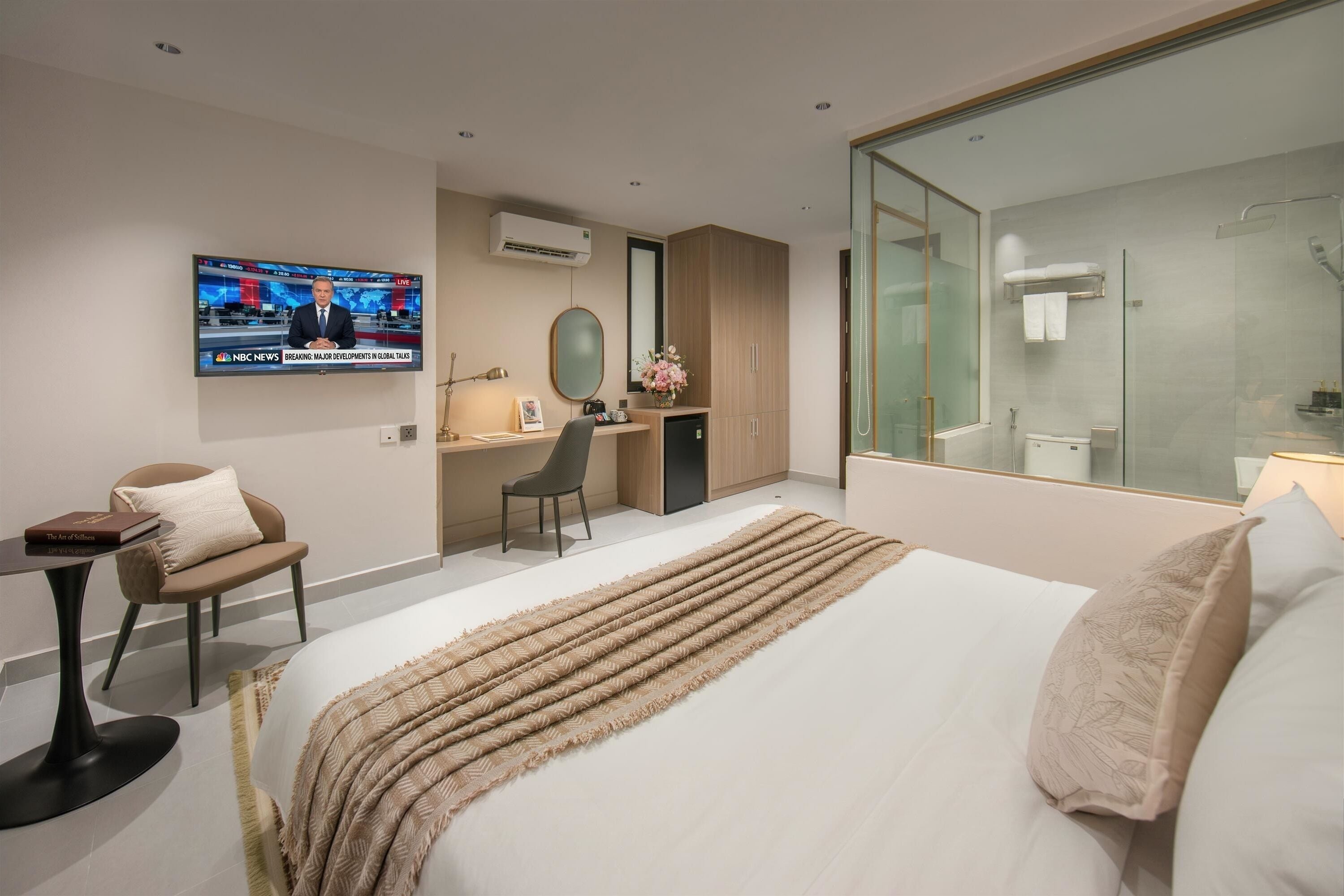 Superior Double Room (Internal Window) | Desk, laptop workspace, free WiFi