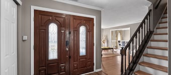Modern Comfort in Bensalem – Convenient Stay!