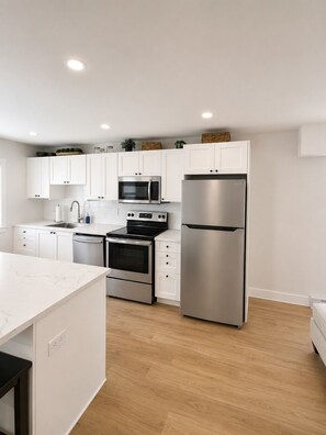 Coffee/tea maker, fridge, microwave, oven