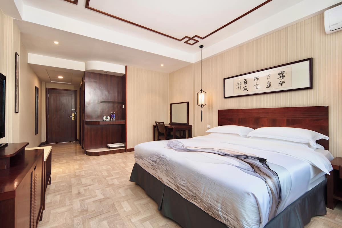 Classic Double Room, 1 King Bed, Garden View