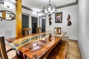 Dining - New! Beary Kozy Cabin Salt Water HotTub/Hike/Bike! (Beech Mountain)