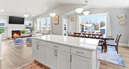 LE11: 4-bedroom 3full bathroom house in gorgeous Anchorage neighborhood
